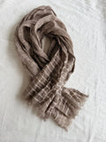 Sciarpa unisex taupe in lino e viscosa con frange